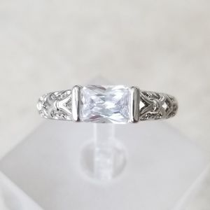18k White Gold Horizontal Filigree Band